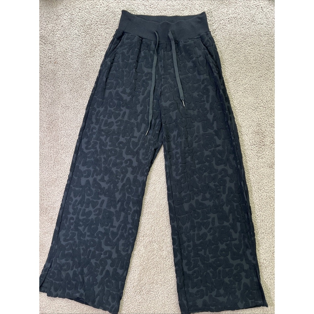 Women's Akira Wide Leg Pants Joggers Textured Print Letters Black Size M NEW